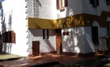 Dúplex en venta - 4 dormitorios 2 baños - Cocheras - 822mts2 - Aguas Verdes