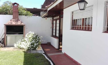 Casa en venta - 2 Dormitorios 1 Baño - 200Mts2 - Necochea