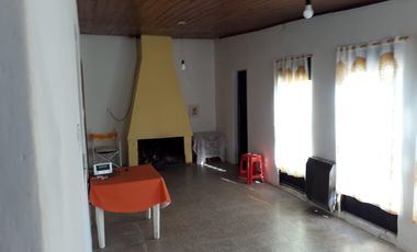 Casa en venta - 4 dormitorios 1 baño - 110mts2 - Berisso