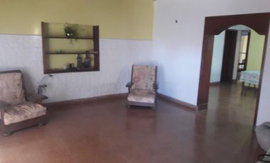 Casa en venta - 4 dormitorios 1 baño - 110mts2 - Berisso