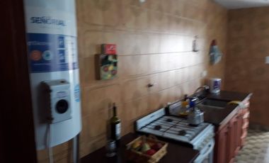 Casa en venta - 4 dormitorios 1 baño - 110mts2 - Berisso