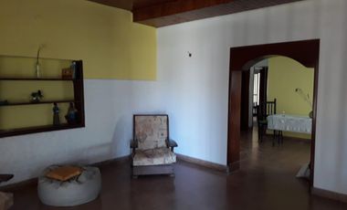 Casa en venta - 4 dormitorios 1 baño - 110mts2 - Berisso