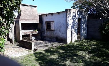 Casa en venta - 4 dormitorios 1 baño - 110mts2 - Berisso