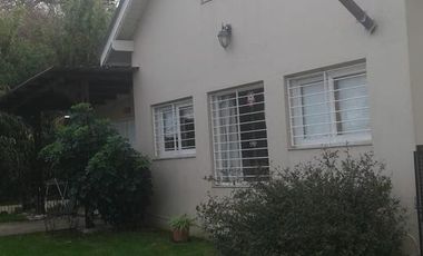 Casa en venta - 2 dormitorios 2 baños - 100mts2 - Sierra De Los Padres, General Pueyrredón