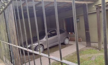 Casa en venta - 3 dormitorios 3 baños - Cochera - 416mts2 - Villa Elisa, La Plata