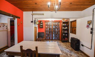 Casa en venta - 3 dormitorios 3 baños - Cochera - 416mts2 - Villa Elisa, La Plata