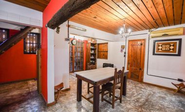 Casa en venta - 3 dormitorios 3 baños - Cochera - 416mts2 - Villa Elisa, La Plata