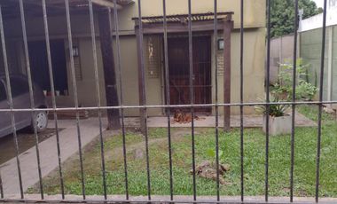 Casa en venta - 3 dormitorios 3 baños - Cochera - 416mts2 - Villa Elisa, La Plata