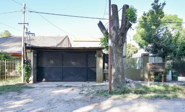 Casa en venta - 3 dormitorios 3 baños - Cochera - 416mts2 - Villa Elisa, La Plata