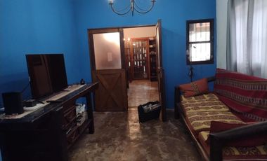 Casa en venta - 3 dormitorios 3 baños - Cochera - 416mts2 - Villa Elisa, La Plata