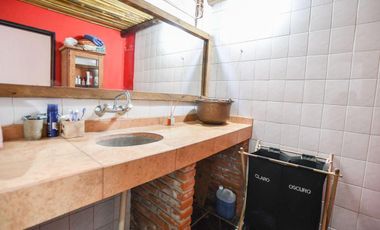 Casa en venta - 3 dormitorios 3 baños - Cochera - 416mts2 - Villa Elisa, La Plata
