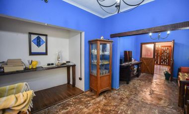 Casa en venta - 3 dormitorios 3 baños - Cochera - 416mts2 - Villa Elisa, La Plata