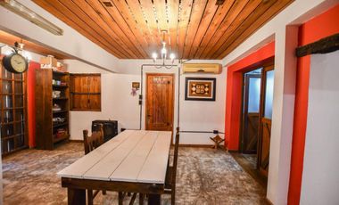 Casa en venta - 3 dormitorios 3 baños - Cochera - 416mts2 - Villa Elisa, La Plata