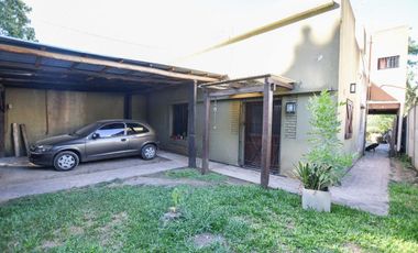 Casa en venta - 3 dormitorios 3 baños - Cochera - 416mts2 - Villa Elisa, La Plata