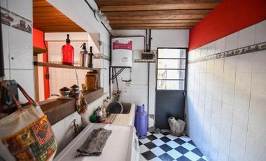 Casa en venta - 3 dormitorios 3 baños - Cochera - 416mts2 - Villa Elisa, La Plata