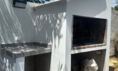 Casa en venta - 3 dormitorios 1 baño 3 cocheras - 330mts2 - Lincoln