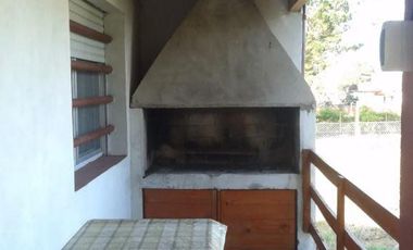 Venta en bloque Casa y  Departamento - 4 dormitorios 2 baños - 400mts2 totales - Las Toninas