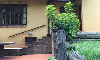 Casa en venta - 4 Dormitorios 2 Baños - Cocheras - 660Mts2 - Valeria Del Mar