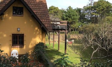 Casa en venta - 4 Dormitorios 2 Baños - Cocheras - 660Mts2 - Valeria Del Mar