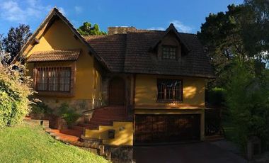 Casa en venta - 4 Dormitorios 2 Baños - Cocheras - 660Mts2 - Valeria Del Mar