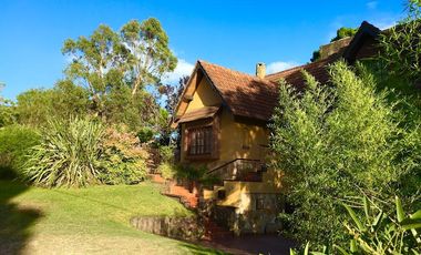 Casa en venta - 4 Dormitorios 2 Baños - Cocheras - 660Mts2 - Valeria Del Mar