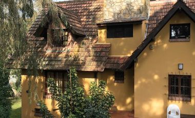 Casa en venta - 4 Dormitorios 2 Baños - Cocheras - 660Mts2 - Valeria Del Mar