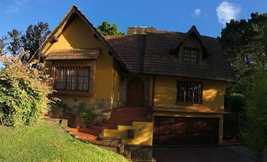 Casa en venta - 4 Dormitorios 2 Baños - Cocheras - 660Mts2 - Valeria Del Mar