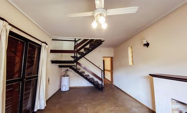 Casa en venta - 4 dormitorios 2 baños - Cocheras - 209mts2 - Tolosa, La Plata