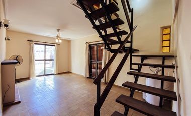 Casa en venta - 4 dormitorios 2 baños - Cocheras - 209mts2 - Tolosa, La Plata