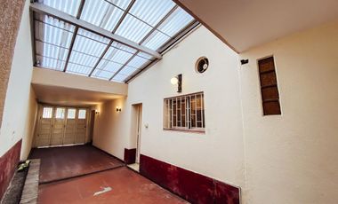 Casa en venta - 4 dormitorios 2 baños - Cocheras - 209mts2 - Tolosa, La Plata