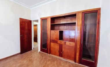 Casa en venta - 4 dormitorios 2 baños - Cocheras - 209mts2 - Tolosa, La Plata