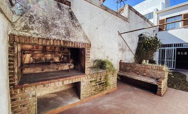 Casa en venta - 4 dormitorios 2 baños - Cocheras - 209mts2 - Tolosa, La Plata