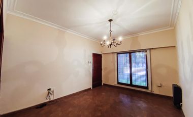 Casa en venta - 4 dormitorios 2 baños - Cocheras - 209mts2 - Tolosa, La Plata