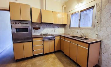 Casa en venta - 4 dormitorios 2 baños - Cocheras - 209mts2 - Tolosa, La Plata