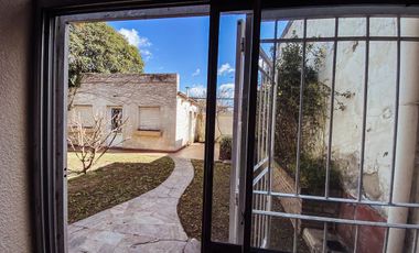 Casa en venta - 4 dormitorios 2 baños - Cocheras - 209mts2 - Tolosa, La Plata