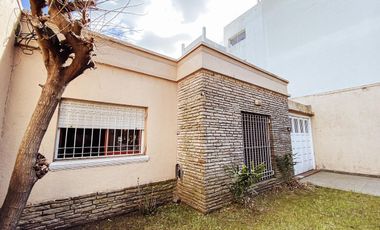 Casa en venta - 4 dormitorios 2 baños - Cocheras - 209mts2 - Tolosa, La Plata