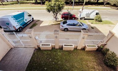 Casa en venta - 4 dormitorios 2 baños - Cocheras - 209mts2 - Tolosa, La Plata