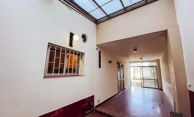 Casa en venta - 4 dormitorios 2 baños - Cocheras - 209mts2 - Tolosa, La Plata