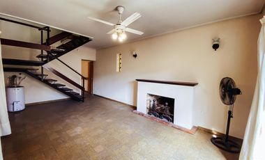 Casa en venta - 4 dormitorios 2 baños - Cocheras - 209mts2 - Tolosa, La Plata