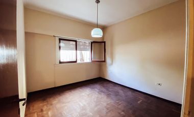 Casa en venta - 4 dormitorios 2 baños - Cocheras - 209mts2 - Tolosa, La Plata
