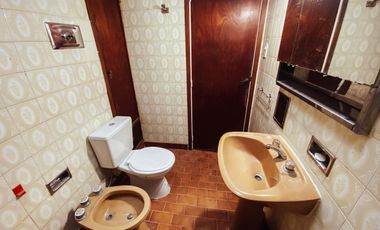 Casa en venta - 4 dormitorios 2 baños - Cocheras - 209mts2 - Tolosa, La Plata