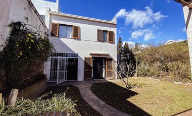 Casa en venta - 4 dormitorios 2 baños - Cocheras - 209mts2 - Tolosa, La Plata