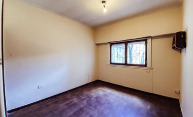 Casa en venta - 4 dormitorios 2 baños - Cocheras - 209mts2 - Tolosa, La Plata