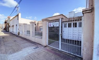 Casa en venta - 4 dormitorios 2 baños - Cocheras - 209mts2 - Tolosa, La Plata