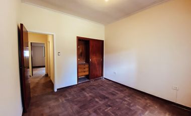 Casa en venta - 4 dormitorios 2 baños - Cocheras - 209mts2 - Tolosa, La Plata