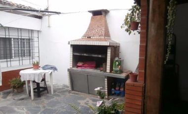 Casa venta - 2 dormitorios - 1 baño - 220mts2 totales - Berazategui