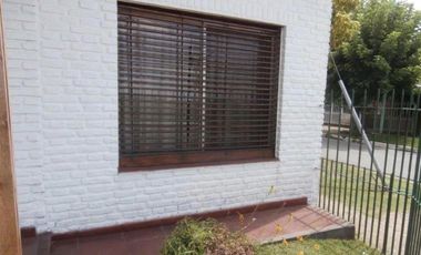 Casa venta - 2 dormitorios - 1 baño - 220mts2 totales - Berazategui