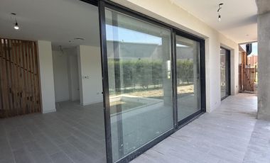 Casa en  venta en barrio Vila Marina , Villanueva