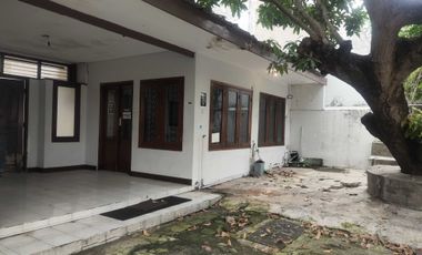 MURAH ex cafe dan kantor selangkah ke jl Kartini dan Ry Darmo,