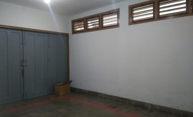 MURAH ex cafe dan kantor selangkah ke jl Kartini dan Ry Darmo,